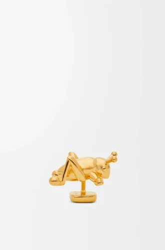 Broche de saltamontes en latón dorado