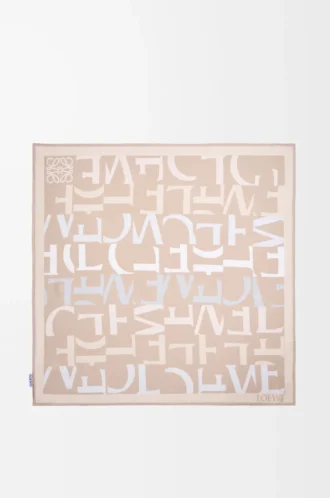 Bufanda de seda en color beige claro/beige