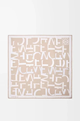 Bufanda de seda en color beige claro/beige
