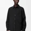 Camisa de lana. Color negro.