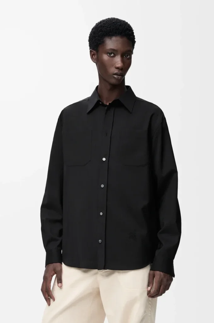 Camisa de lana. Color negro.