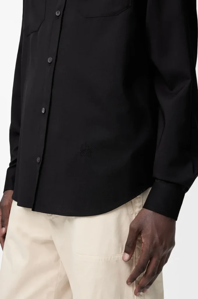Camisa de lana. Color negro.
