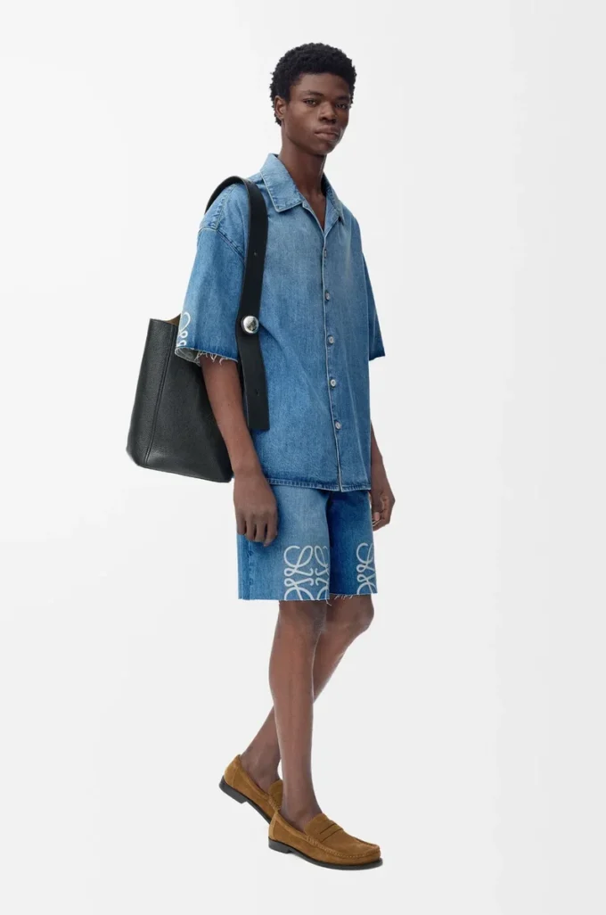 Camisa de manga corta con anagrama en denim Denim lavado Camisa de manga corta con anagrama en denim Denim lavado