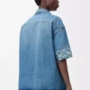 Camisa de manga corta con anagrama en denim Denim lavado Camisa de manga corta con anagrama en denim Denim lavado