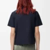 Camisa de manga corta de algodón azul marino oscuro.