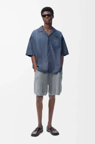 Camisa de manga corta en algodón azul lavado