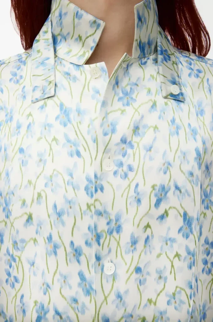 Camisa de viscosa blanca/azul Camisa de viscosa blanca/azul