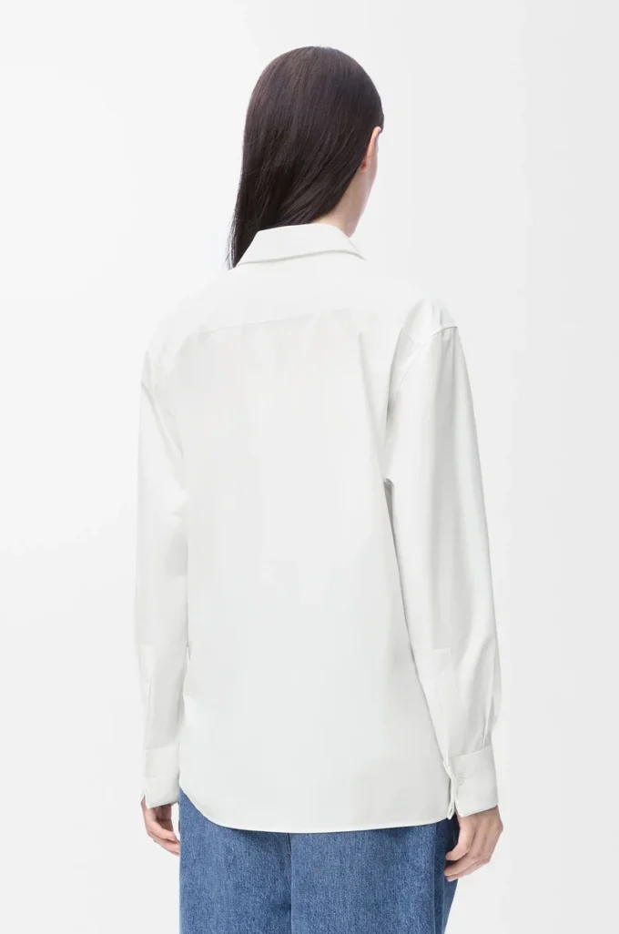 Camisa drapeada de algodón blanco Camisa drapeada de algodón blanco