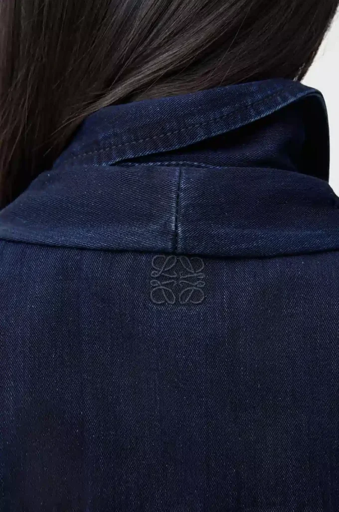 Camisa drapeada de denim índigo oscuro Camisa drapeada de denim índigo oscuro