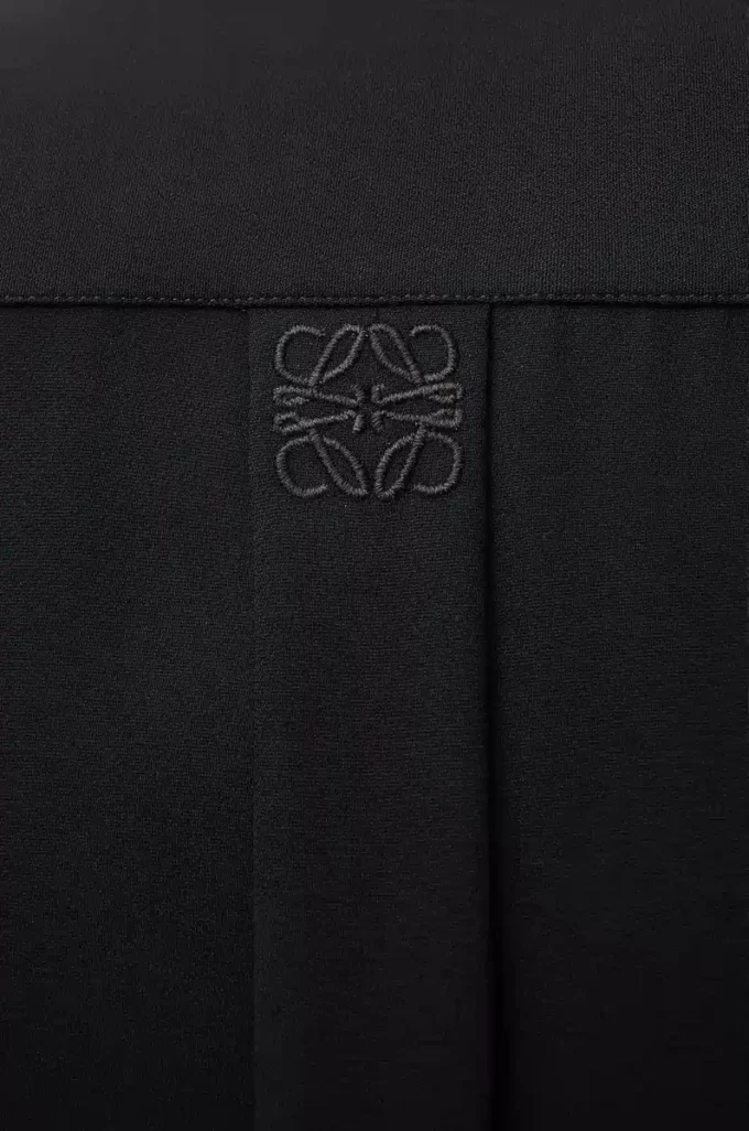 Camisa en mezcla de viscosa. Camisa en mezcla de viscosa.