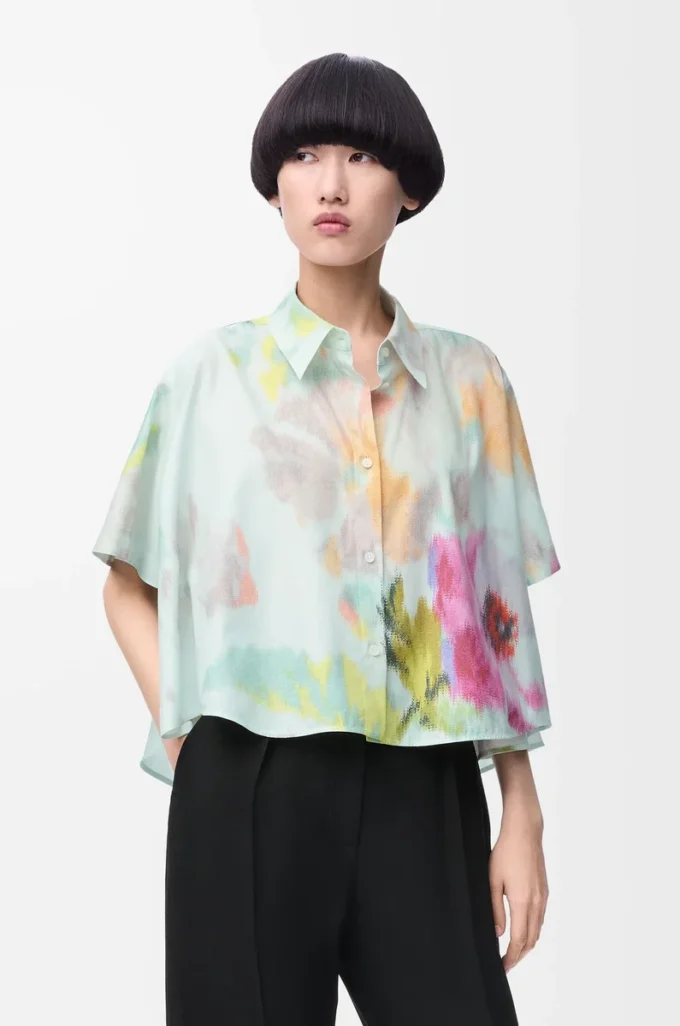 Camisa trapecio de manga corta en algodón y seda Azul claro/Multicolor Camisa trapecio de manga corta en algodón y seda Azul claro/Multicolor