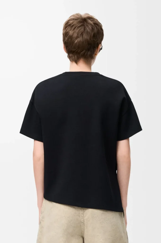 Camiseta asimétrica de mezcla de algodón, color negro Camiseta asimétrica de mezcla de algodón, color negro