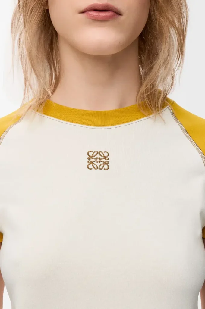 Camiseta de corte pequeño en mezcla de algodón Mostaza/Bronce Camiseta de corte pequeño en mezcla de algodón Mostaza/Bronce
