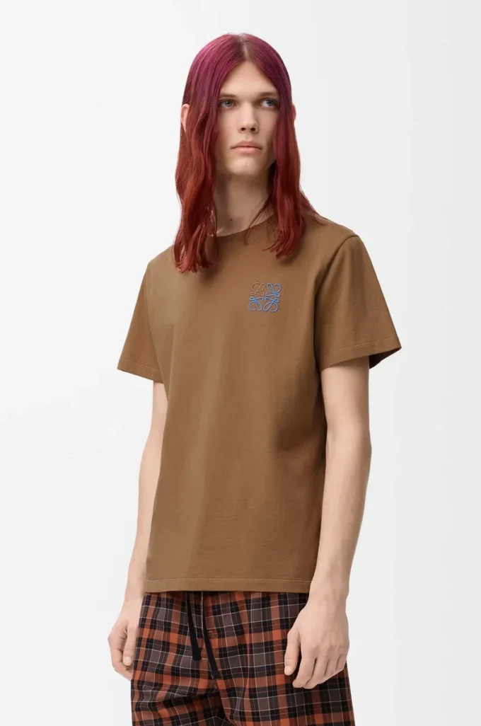 Camiseta de corte regular en algodón color camel Camiseta de corte regular en algodón color camel