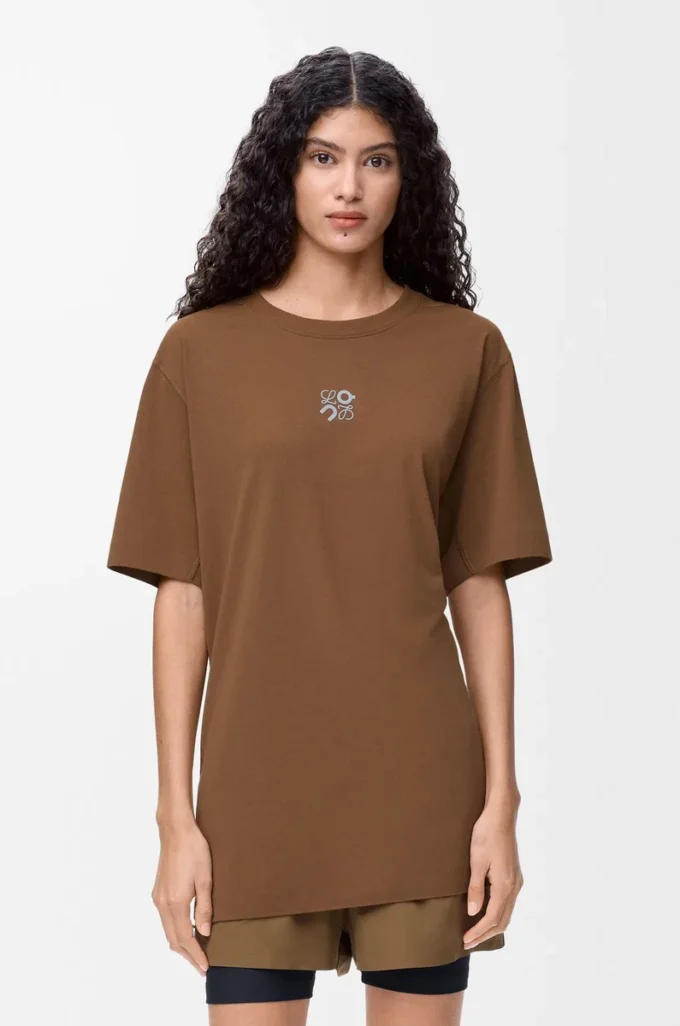 Camiseta deportiva en jersey técnico color toffee Camiseta deportiva en jersey técnico color toffee