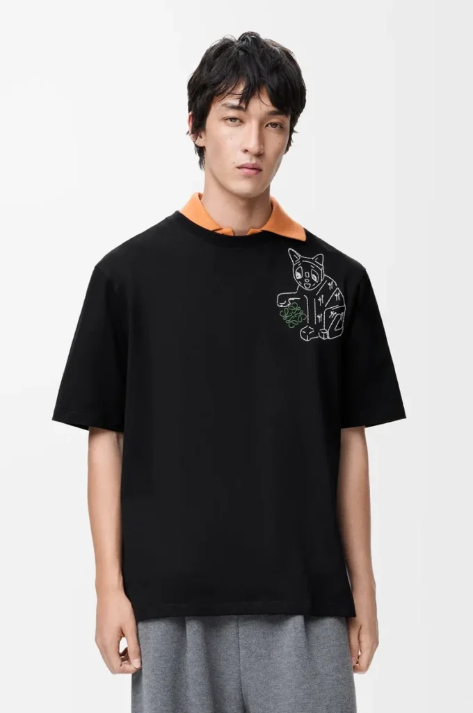 Camiseta holgada de algodón. Color negro.