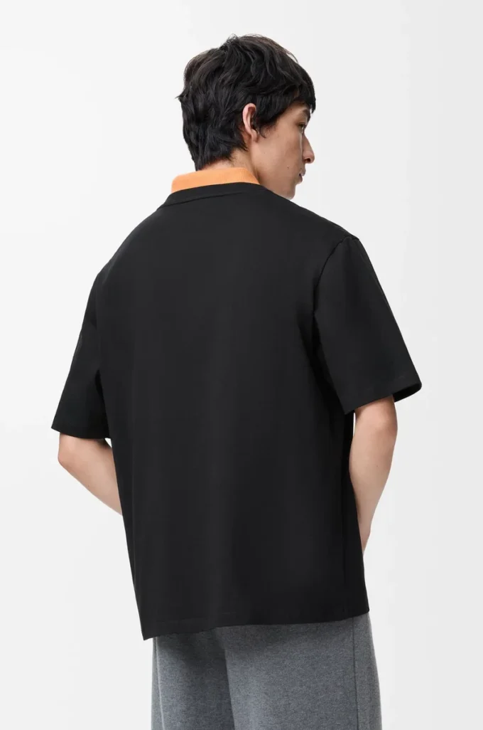 Camiseta holgada de algodón. Color negro.