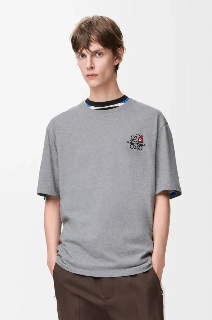 Camiseta holgada de algodón gris jaspeado.