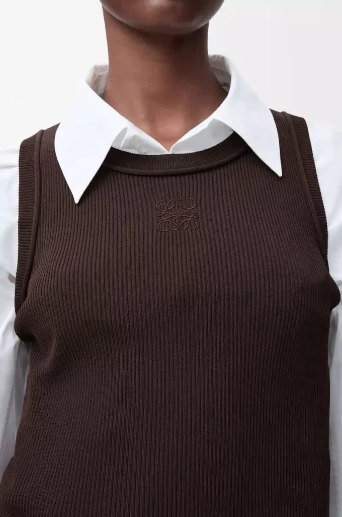 Camiseta sin mangas con anagrama en viscosa elástica marrón Camiseta sin mangas con anagrama en viscosa elástica marrón