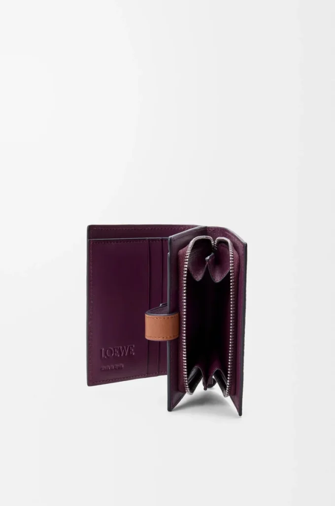Cartera compacta con cremallera en piel de becerro granulada suave Dirty Mauve/Squirrel Cartera compacta con cremallera en piel de becerro granulada suave Dirty Mauve/Squirrel