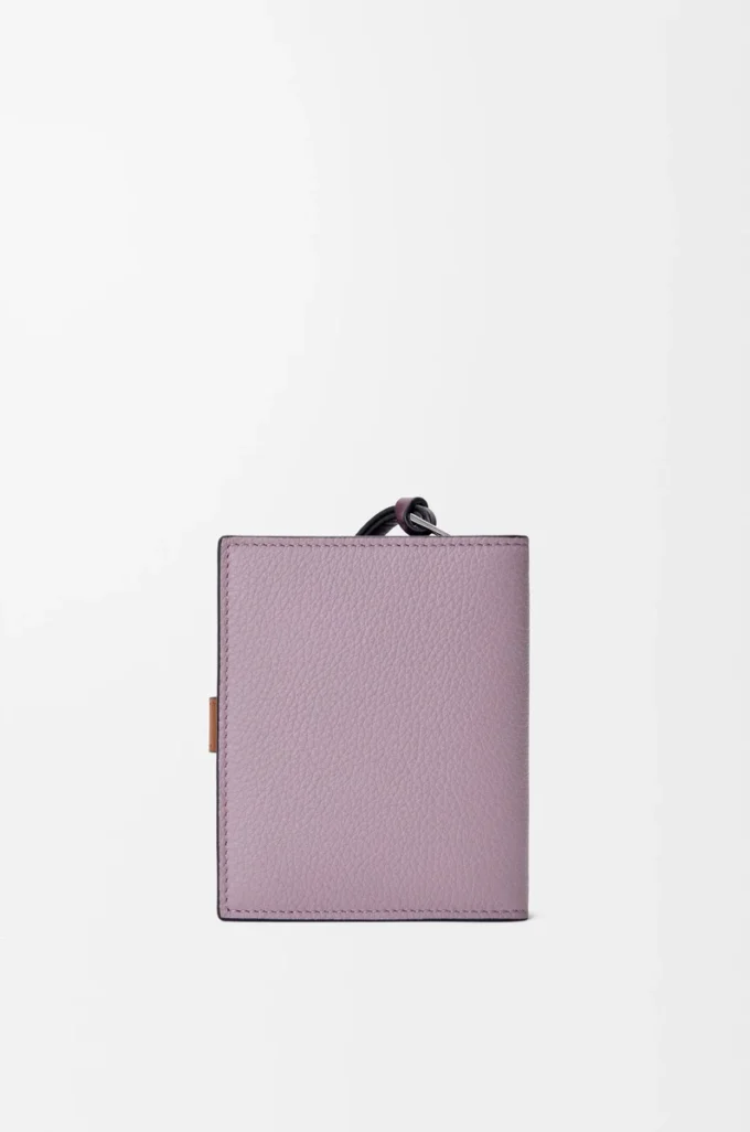 Cartera compacta con cremallera en piel de becerro granulada suave Dirty Mauve/Squirrel Cartera compacta con cremallera en piel de becerro granulada suave Dirty Mauve/Squirrel