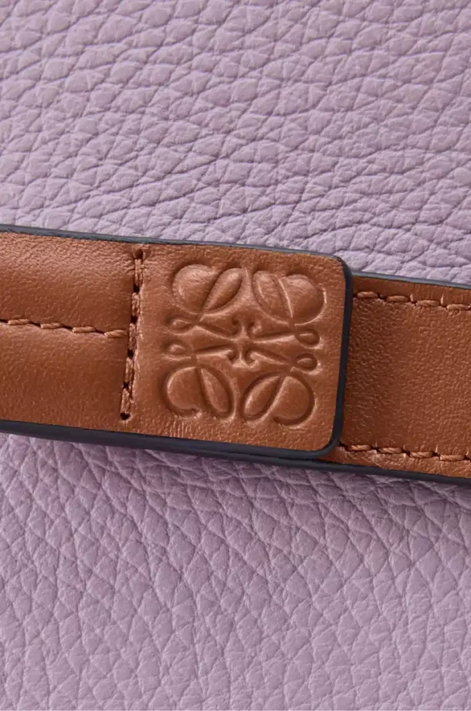 Cartera compacta con cremallera en piel de becerro granulada suave Dirty Mauve/Squirrel Cartera compacta con cremallera en piel de becerro granulada suave Dirty Mauve/Squirrel