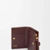 Cartera compacta con nudo en anguila burdeos oscuro Cartera compacta con nudo en anguila burdeos oscuro
