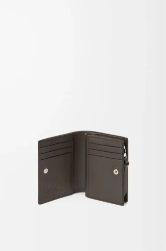Cartera compacta Futurist Cat en piel de becerro clásica, color marrón oscuro/naranja