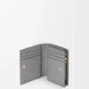 Cartera compacta horizontal de piel de becerro napa Sparkling Grey/Butter Cartera compacta horizontal de piel de becerro napa Sparkling Grey/Butter