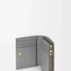 Cartera compacta horizontal de piel de becerro napa Sparkling Grey/Butter Cartera compacta horizontal de piel de becerro napa Sparkling Grey/Butter