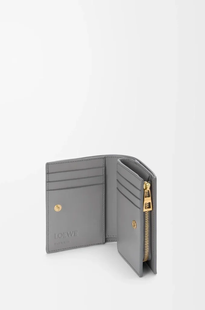 Cartera compacta horizontal de piel de becerro napa Sparkling Grey/Butter Cartera compacta horizontal de piel de becerro napa Sparkling Grey/Butter