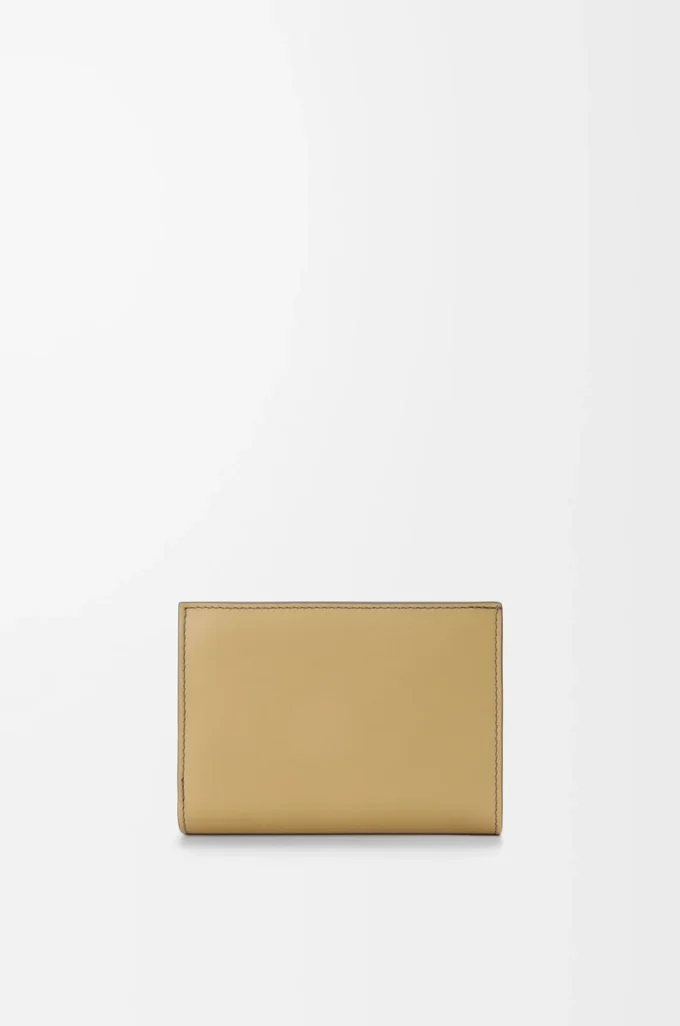 Cartera compacta horizontal de piel de becerro napa Sparkling Grey/Butter Cartera compacta horizontal de piel de becerro napa Sparkling Grey/Butter
