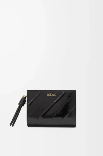 Cartera compacta Knot en piel de anguila negra