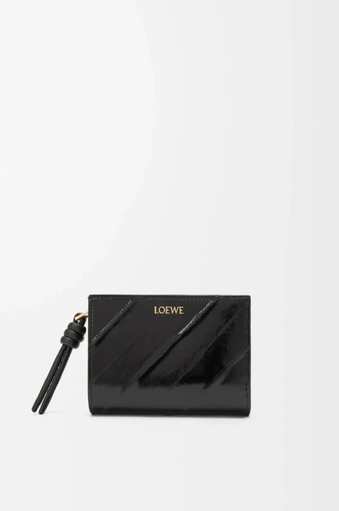 Cartera compacta Knot en piel de anguila negra Cartera compacta Knot en piel de anguila negra