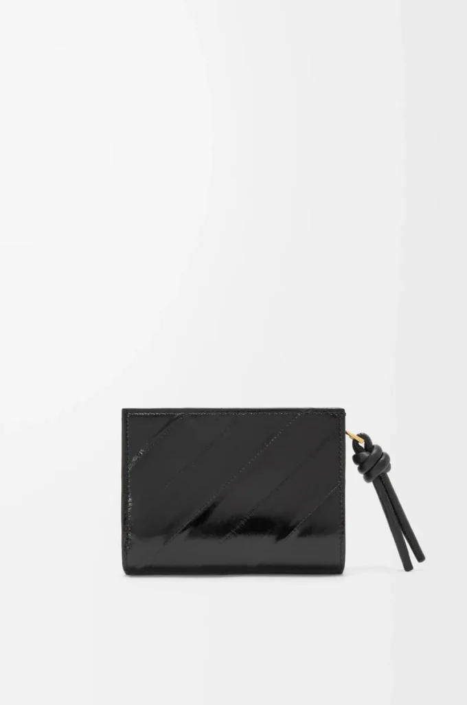 Cartera compacta Knot en piel de anguila negra Cartera compacta Knot en piel de anguila negra
