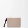 Cartera compacta Knot en piel de becerro napa brillante Clay/Plum Cartera compacta Knot en piel de becerro napa brillante Clay/Plum