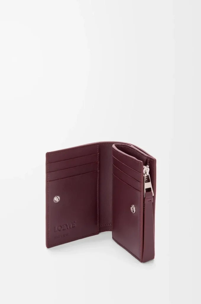 Cartera compacta Puzzle en piel de becerro clásica color Frozen/Burdeos oscuro Cartera compacta Puzzle en piel de becerro clásica color Frozen/Burdeos oscuro