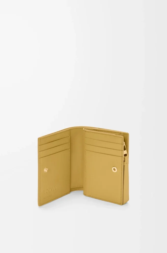 Cartera compacta Puzzle en piel de becerro clásica Ginger/Sea Salt Cartera compacta Puzzle en piel de becerro clásica Ginger/Sea Salt