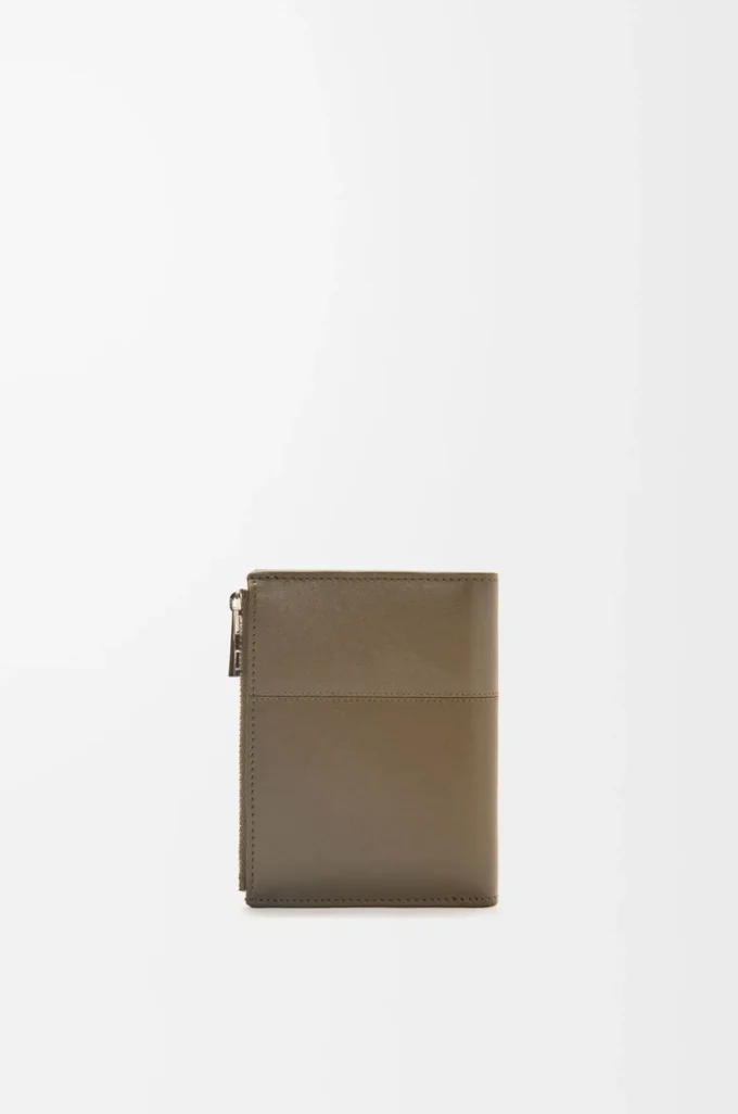 Cartera compacta y delgada en piel de becerro brillante    Verde caqui oscuro/Verde caqui