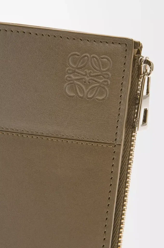 Cartera compacta y delgada en piel de becerro brillante    Verde caqui oscuro/Verde caqui