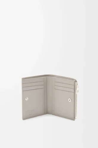 Cartera compacta y delgada en piel de becerro clásica texturizada gris concha