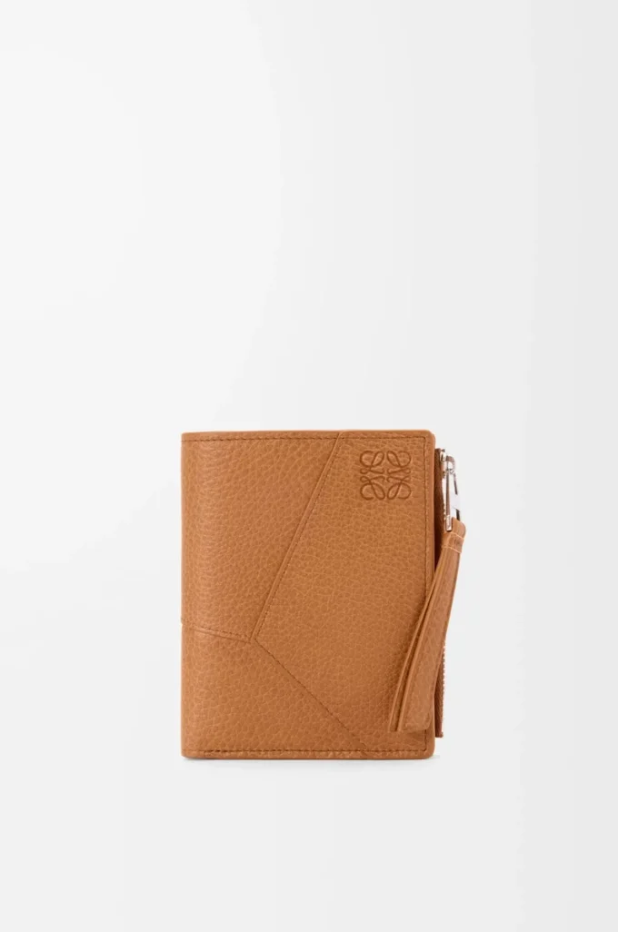 Cartera compacta y delgada Puzzle en piel de becerro granulada flexible Light Canyon Brown