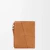 Cartera compacta y delgada Puzzle en piel de becerro granulada flexible Light Canyon Brown