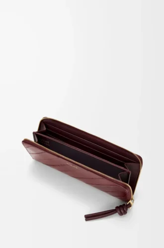 Cartera con cremallera y nudo en piel de anguila Dark Burgundy
