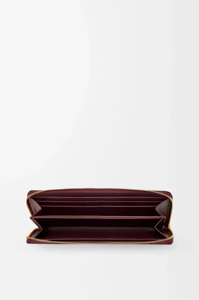Cartera con cremallera y nudo en piel de anguila Dark Burgundy Cartera con cremallera y nudo en piel de anguila Dark Burgundy