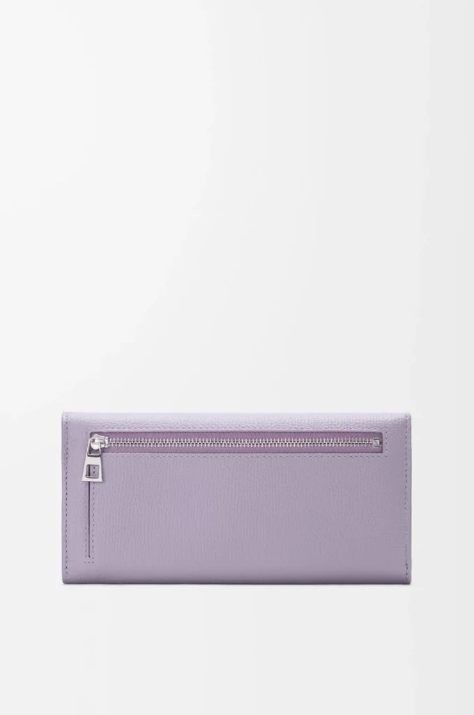 Cartera continental Anagram en piel de becerro granulada Dirty Mauve Cartera continental Anagram en piel de becerro granulada Dirty Mauve