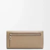 Cartera continental Anagram en piel de becerro granulada Sand Cartera continental Anagram en piel de becerro granulada Sand