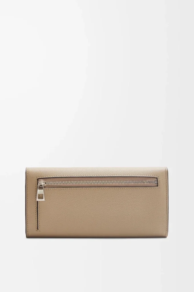 Cartera continental Anagram en piel de becerro granulada Sand Cartera continental Anagram en piel de becerro granulada Sand