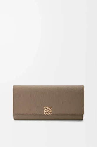 Cartera continental Anagram en piel de becerro granulada Taupe