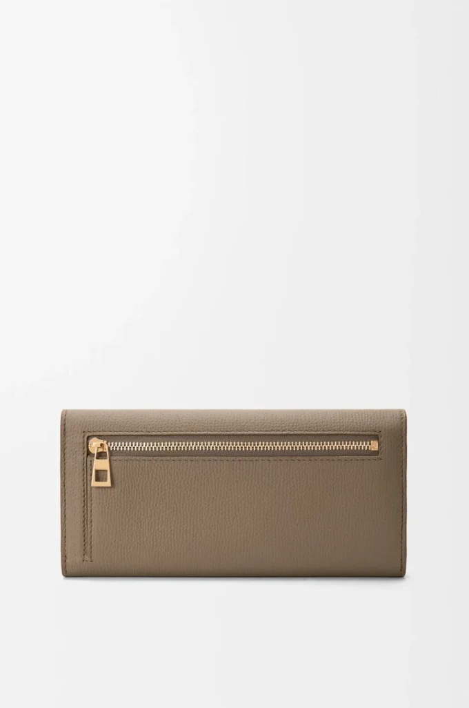 Cartera continental Anagram en piel de becerro granulada Taupe Cartera continental Anagram en piel de becerro granulada Taupe